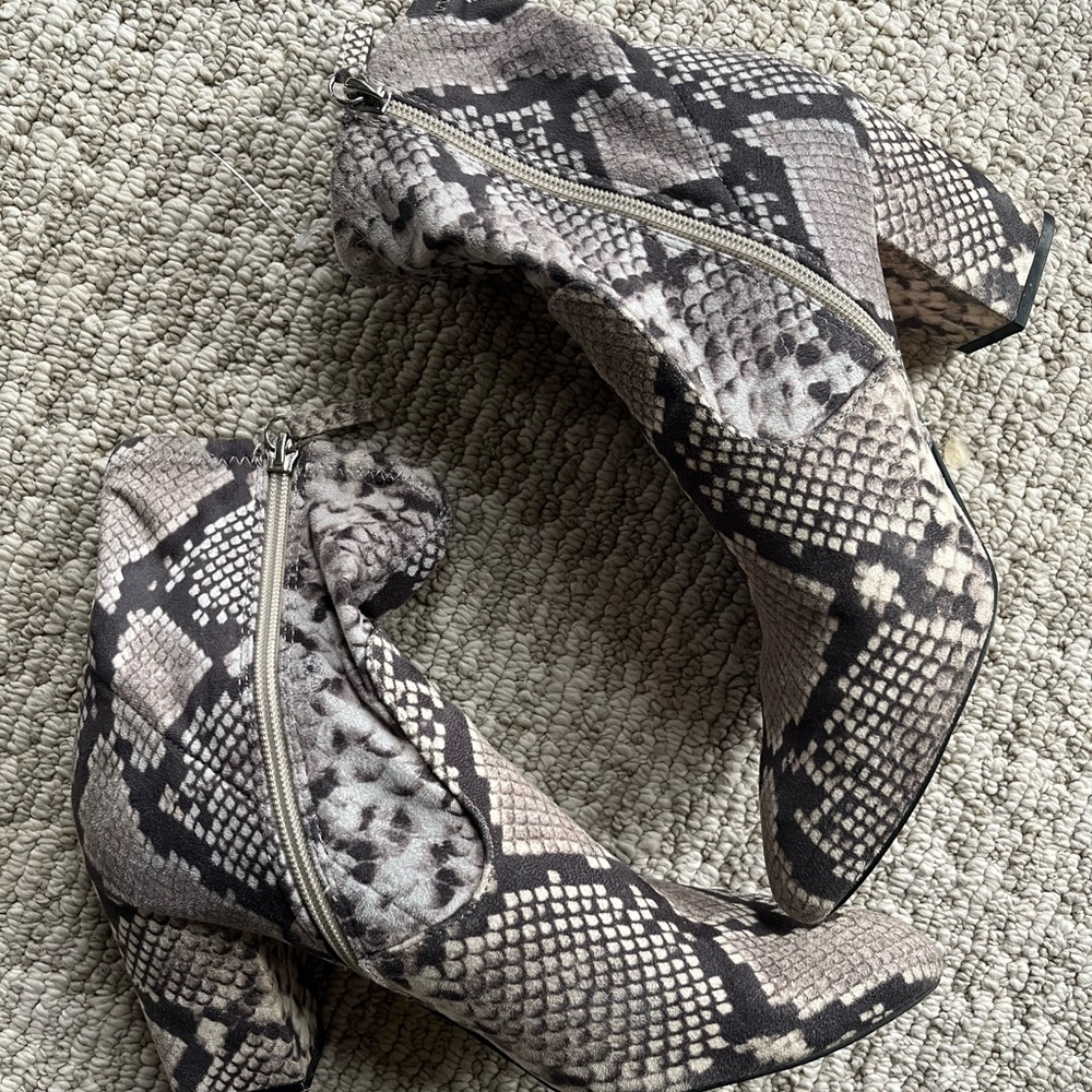 Steve Madden snake skin sock booties 9